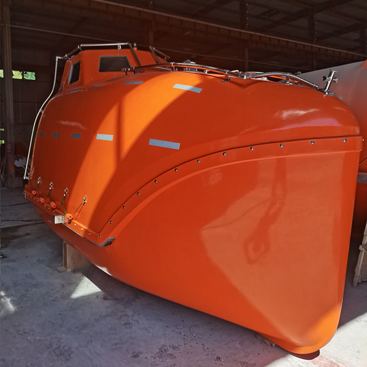 Free fall lifeboat21
