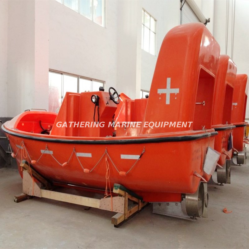 Rescue boat with inbuild engine