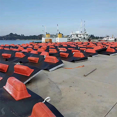 Oil boom: key equipment to protect the environment